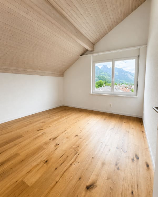 Immobilie in Niederurnen - 4.5-Zimmer-Dachwohnung in Niederurnen mit wunderschÃ¶ner Weitsicht - Bild 4