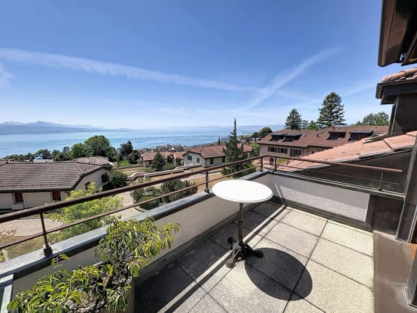 Immobilie in La Croix - Superbe appartement en attique de 3.5 piÃ¨ces avec vue sur le lac et les montagnes - Bild 1