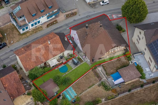 Immobilie in Wegenstetten - Ehemaliges Bauernhaus mit grosser Scheune - Bild 0