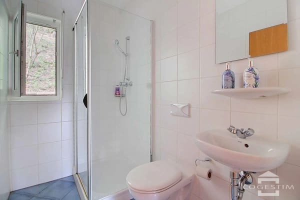Immobilie in Genolier - Maison individuelle en bois dans un écrin de verdure - Bild 8