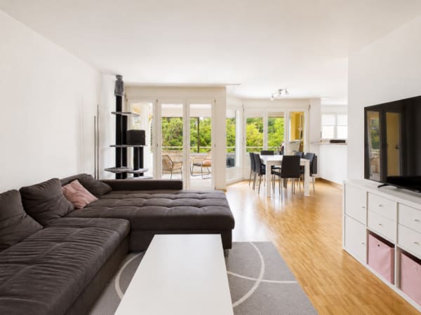 Immobilie in Wetzikon Zh - VIEL PLATZ UND SONNIGER BALKON MIT BLICK INS GRÜNE - Bild 2