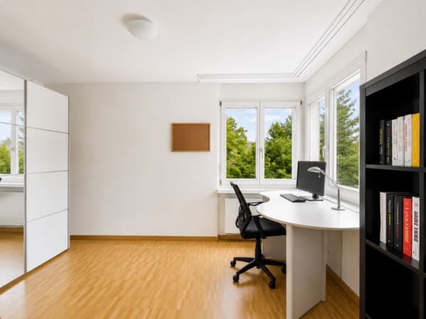 Immobilie in Wetzikon Zh - VIEL PLATZ UND SONNIGER BALKON MIT BLICK INS GRÜNE - Bild 4