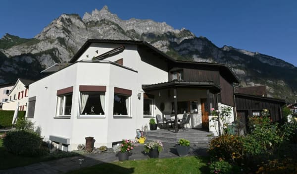 Immobilie in Netstal - Gepflegtes, einseitig angebautes 5-Zimmer-Einfamilienhaus - Bild 0