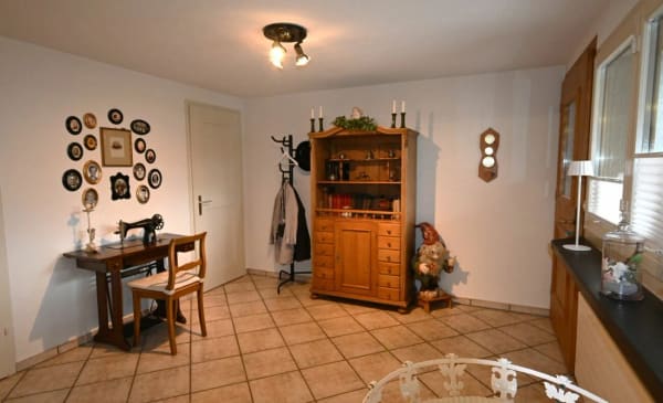 Immobilie in Netstal - Gepflegtes, einseitig angebautes 5-Zimmer-Einfamilienhaus - Bild 3