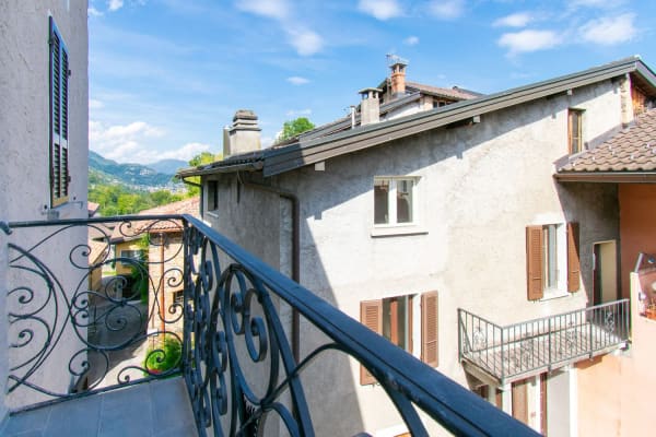 Immobilie in Cassina D'agno - AFFASCINANTE CASA DI NUCLEO CON TRAVI A VISTA E CAMINO - Bild 12