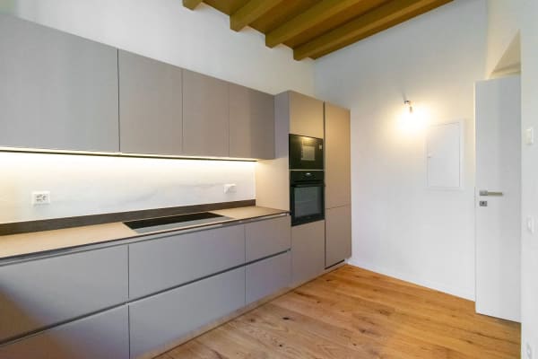 Immobilie in Cassina D'agno - AFFASCINANTE CASA DI NUCLEO CON TRAVI A VISTA E CAMINO - Bild 3