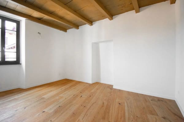 Immobilie in Cassina D'agno - AFFASCINANTE CASA DI NUCLEO CON TRAVI A VISTA E CAMINO - Bild 8