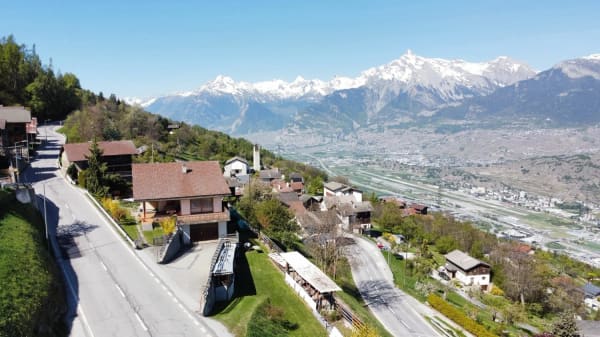 Immobilie in Les Agettes - Grande maison avec 2 appartements et vaste garage - Bild 0