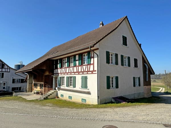 Immobilie in Dägerlen - Landwirtschaftliches Anwesen mit Bauernhaus, div. Ökonomiegebäude und Wiesland , mit viel Potential - Bild 0