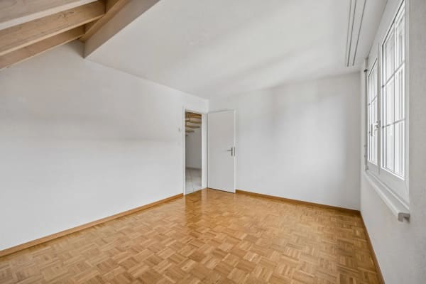 Immobilie in Fällanden - 4.5-Zimmer-Dachmaisonettewohnung mit Balkon und Einstellplatz - Bild 11