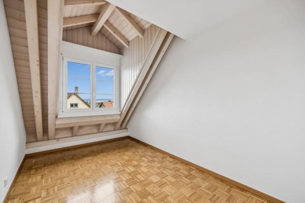 Immobilie in Fällanden - 4.5-Zimmer-Dachmaisonettewohnung mit Balkon und Einstellplatz - Bild 12