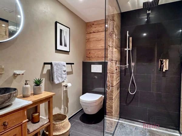 Immobilie in Haldenstein - EINE SELTENE GELEGENHEIT: Komplett renoviertes Chalet mit Einliegerwohnung nur 5min von Chur - Bild 9