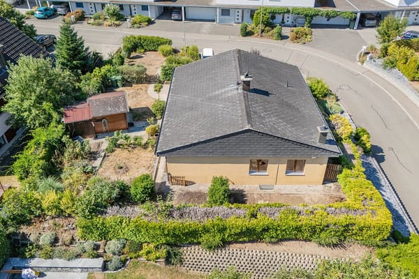 Immobilie in Nesselnbach - Freistehendes 5,5-Zimmer-Einfamilienhaus mit Wintergarten und attraktivem GrundstÃ¼ck - Bild 1