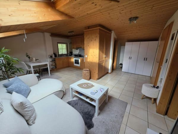 Immobilie in Trin Mulin - Süd-Balkon mit herrlicher Bergsicht: Gemütliches Dachgeschoss, Parkplatz inklusive, nah am Crestasee. Zweitwohnsitz möglich - Bild 1