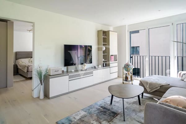 Immobilie in Tuggen - Helle 3.5 Zimmer Wohnung - ein Traum in Weiss und Creme - Bild 6