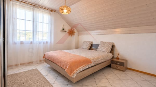 Immobilie in Hauterive Ne - Maison individuelle 5.5 pièces rénovée avec piscine, photovoltaïque et 4 places de parc - Bild 11