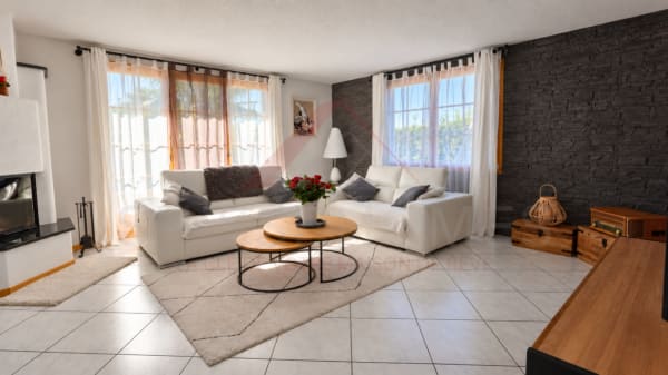 Immobilie in Hauterive Ne - Maison individuelle 5.5 pièces rénovée avec piscine, photovoltaïque et 4 places de parc - Bild 4