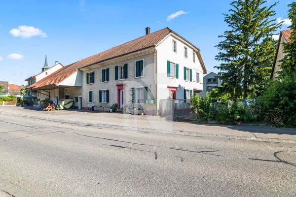 Immobilie in Witterswil - Charmantes Bauernhaus mit zwei separaten Wohnungen, grossem Garten, Terrasse und Renditepotenzial - Bild 3