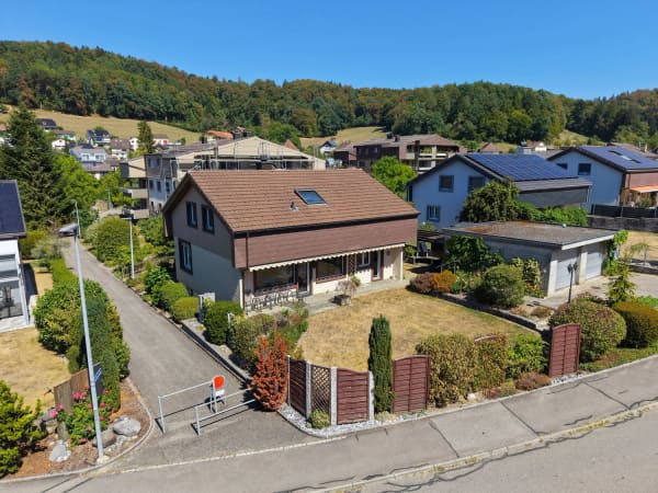 Immobilie in Muhen - 6.5-Zimmer-Einfamilienhaus an ruhiger Lage mit idealem Sonnenverlauf - Bild 1