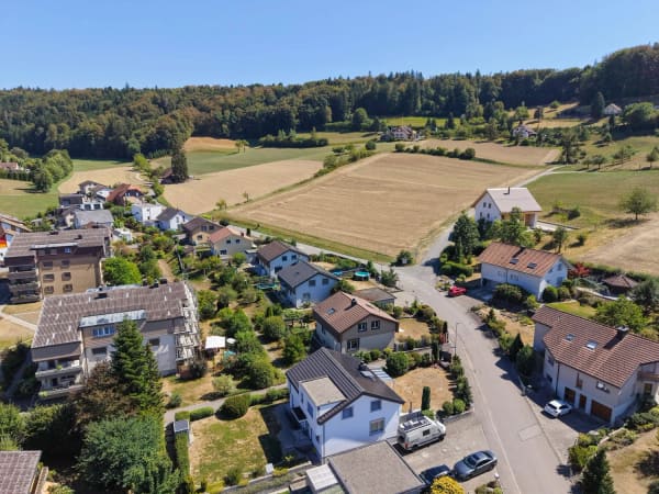Immobilie in Muhen - 6.5-Zimmer-Einfamilienhaus an ruhiger Lage mit idealem Sonnenverlauf - Bild 2