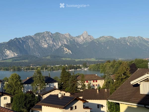 Immobilie in Hünibach - Freistehendes Einfamilienhaus mit 3 Garagen und fantastischer See- und Bergsicht in Hünibach - Bild 1