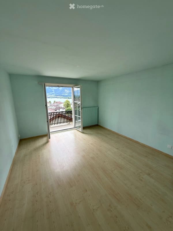 Immobilie in Hünibach - Freistehendes Einfamilienhaus mit 3 Garagen und fantastischer See- und Bergsicht in Hünibach - Bild 12