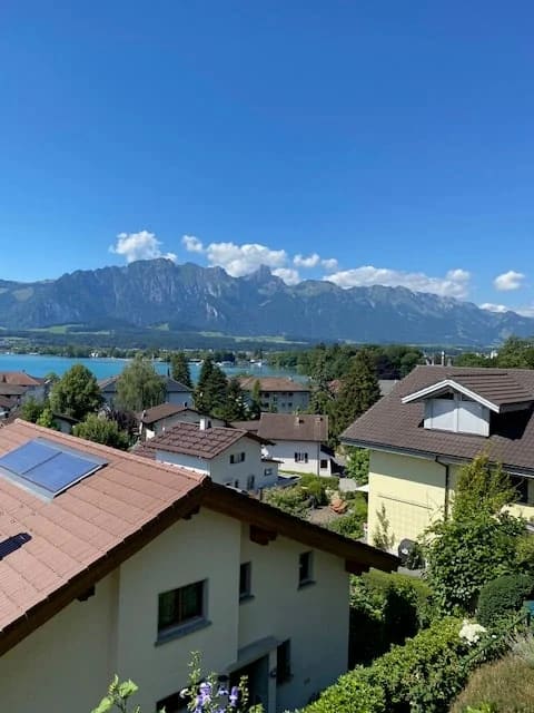 Immobilie in Hünibach - Freistehendes Einfamilienhaus mit 3 Garagen und fantastischer See- und Bergsicht in Hünibach - Bild 2