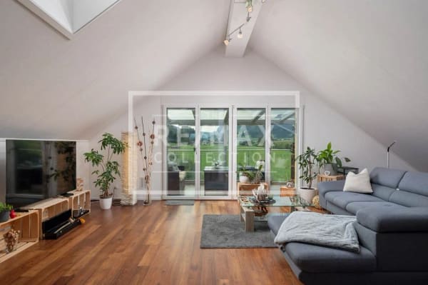 Immobilie in Einsiedeln - Edle 5.5-Zimmer-Dachwohnung mit 3 Balkonen und atemberaubendem Mythenblick in Einsiedeln zu kaufen! - Bild 2