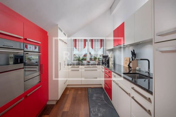 Immobilie in Einsiedeln - Edle 5.5-Zimmer-Dachwohnung mit 3 Balkonen und atemberaubendem Mythenblick in Einsiedeln zu kaufen! - Bild 5