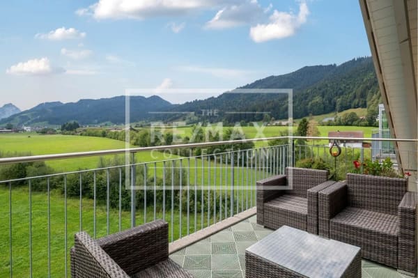 Immobilie in Einsiedeln - Edle 5.5-Zimmer-Dachwohnung mit 3 Balkonen und atemberaubendem Mythenblick in Einsiedeln zu kaufen! - Bild 9