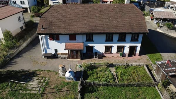 Immobilie in Eschert - Spacieuse maison familiale de 9.5 pièces à Eschert - Bild 0