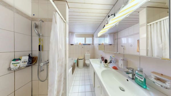 Immobilie in Uerkheim - GrosszÃ¼giges 6.5 Zimmer Doppeleinfamilienhaus mit Wintergarten - Bild 11