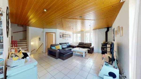 Immobilie in Uerkheim - GrosszÃ¼giges 6.5 Zimmer Doppeleinfamilienhaus mit Wintergarten - Bild 2