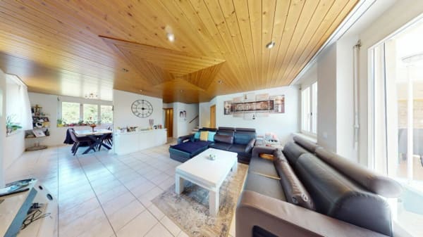 Immobilie in Uerkheim - GrosszÃ¼giges 6.5 Zimmer Doppeleinfamilienhaus mit Wintergarten - Bild 3