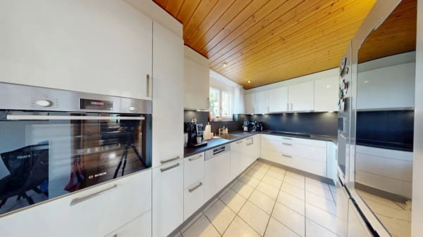 Immobilie in Uerkheim - GrosszÃ¼giges 6.5 Zimmer Doppeleinfamilienhaus mit Wintergarten - Bild 4