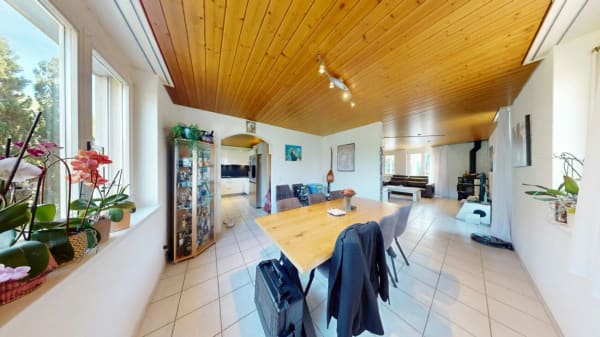 Immobilie in Uerkheim - GrosszÃ¼giges 6.5 Zimmer Doppeleinfamilienhaus mit Wintergarten - Bild 5