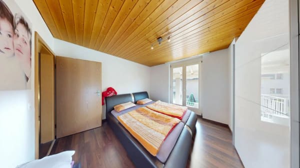 Immobilie in Uerkheim - GrosszÃ¼giges 6.5 Zimmer Doppeleinfamilienhaus mit Wintergarten - Bild 8