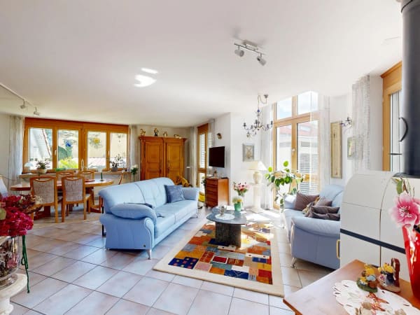 Immobilie in Röschenz - Zweifamilienhaus mit vielseitigen NutzungsmÃ¶glichkeiten - Bild 2