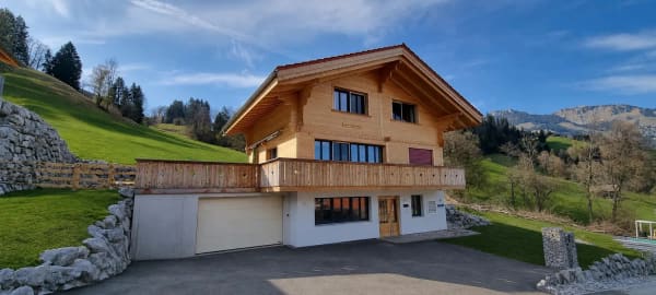 Immobilie in Diemtigen - Familienparadies mit groÃŸem Umschwung und top Aussicht da, wo andere Ferien machen... - Bild 0
