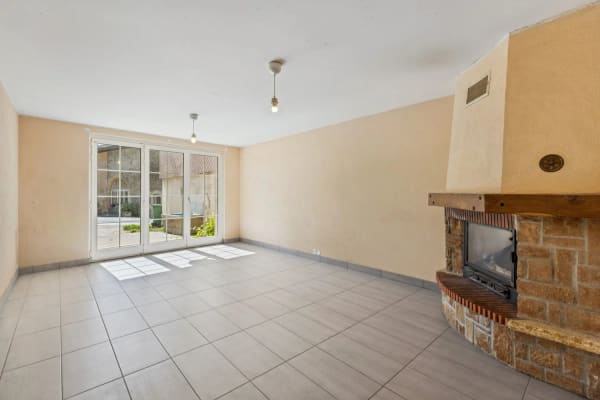 Immobilie in La Chaux - Maison de village 6.5 pièces - Beau potentiel de rénovation - La Chaux - Bild 1