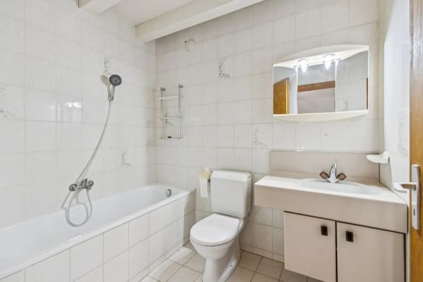 Immobilie in La Chaux - Maison de village 6.5 pièces - Beau potentiel de rénovation - La Chaux - Bild 8