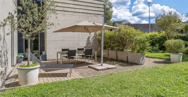 Immobilie in Porza - elegante appartamento 3,5 locali con ampio giardino - Bild 0