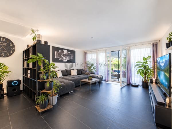 Immobilie in Laupen Zh - Sonniges Wohnen mit Weitblick und 50m² private Terrasse - Bild 1