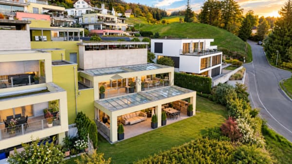 Immobilie in Laupen Zh - Sonniges Wohnen mit Weitblick und 50m² private Terrasse - Bild 13