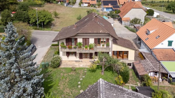 Immobilie in Safnern - Zweifamilienhaus mit grossem Garten und viel Potenzial in Safnern - Bild 0