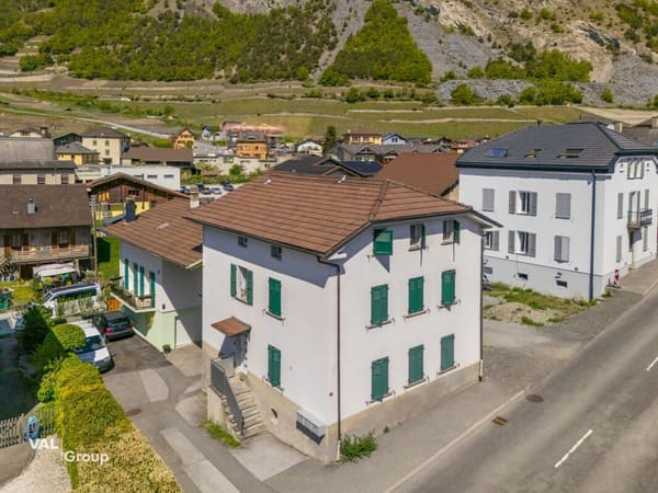Immobilie in Leytron - Petit immeuble de 3 lots 2.5 pièces au coeur du villlage, avec rendement brut à 4.5% - Bild 1