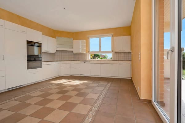 Immobilie in Frauenkappelen - Grosszügiges Wohnen mit unverbaubarem Weitblick - Familienresidenz mit Pool in Frauenkappelen - Bild 6