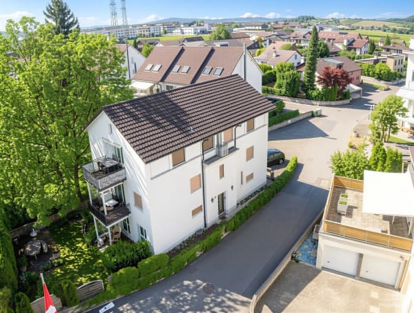 Immobilie in Siebnen - Solides Mehrfamilienhaus mit drei Wohneinheiten, ideal für Investoren - Bild 3