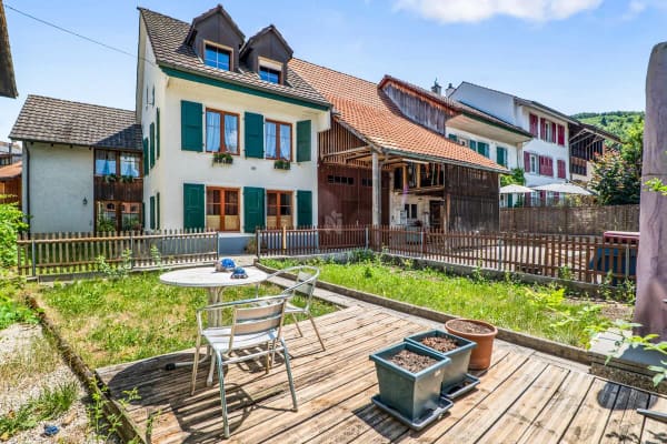 Immobilie in Tenniken - Dorf Idylle, Zentral, viel Potenzial und mit 2.5 Zimmer Einliegerwohnung (Generationenhaus) - Bild 0