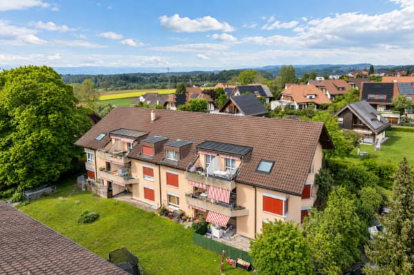 Immobilie in Bösingen - Appartement de 3.5 pces au rez-de-chaussée avec terrasse et pelouse / 3.5-Zimmer-Wohnung im Erdgeschoss mit Terrasse und Rasen Bösingen - Bild 2